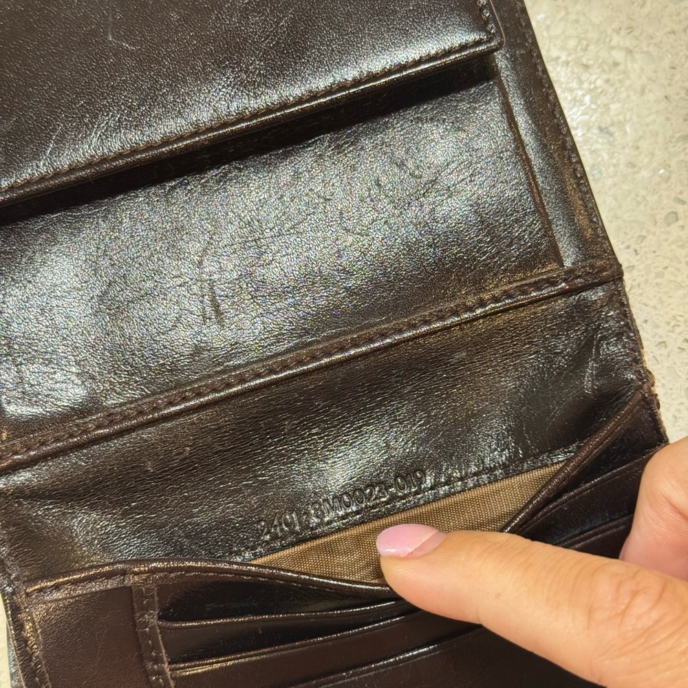 SOLD 🛑 Fendi Authentic Vintage Wallet - Picture 4 of 7